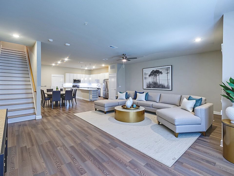 Residence B (virtually staged)