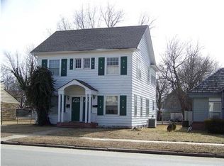 903 E 9th Ave, Winfield, KS 67156