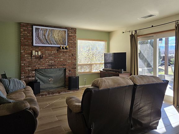 4th image of 1631 Shoshone Dr