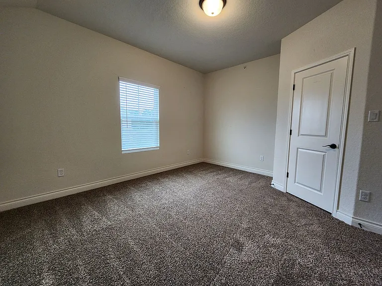340 Untermaier St — Photo 17