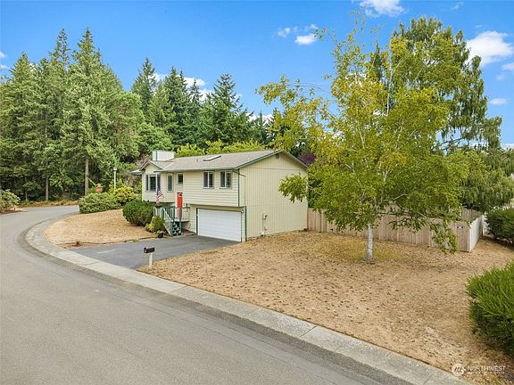 2nd image of 6800 Skyview Place NW