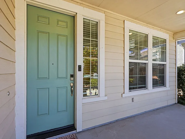 871 Larkspur Ln — Photo 3
