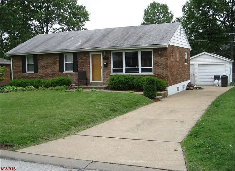 8932 Ione Ln photo 1