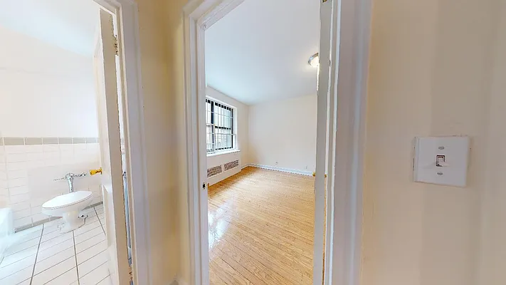 Rented by Bond New York | media 23