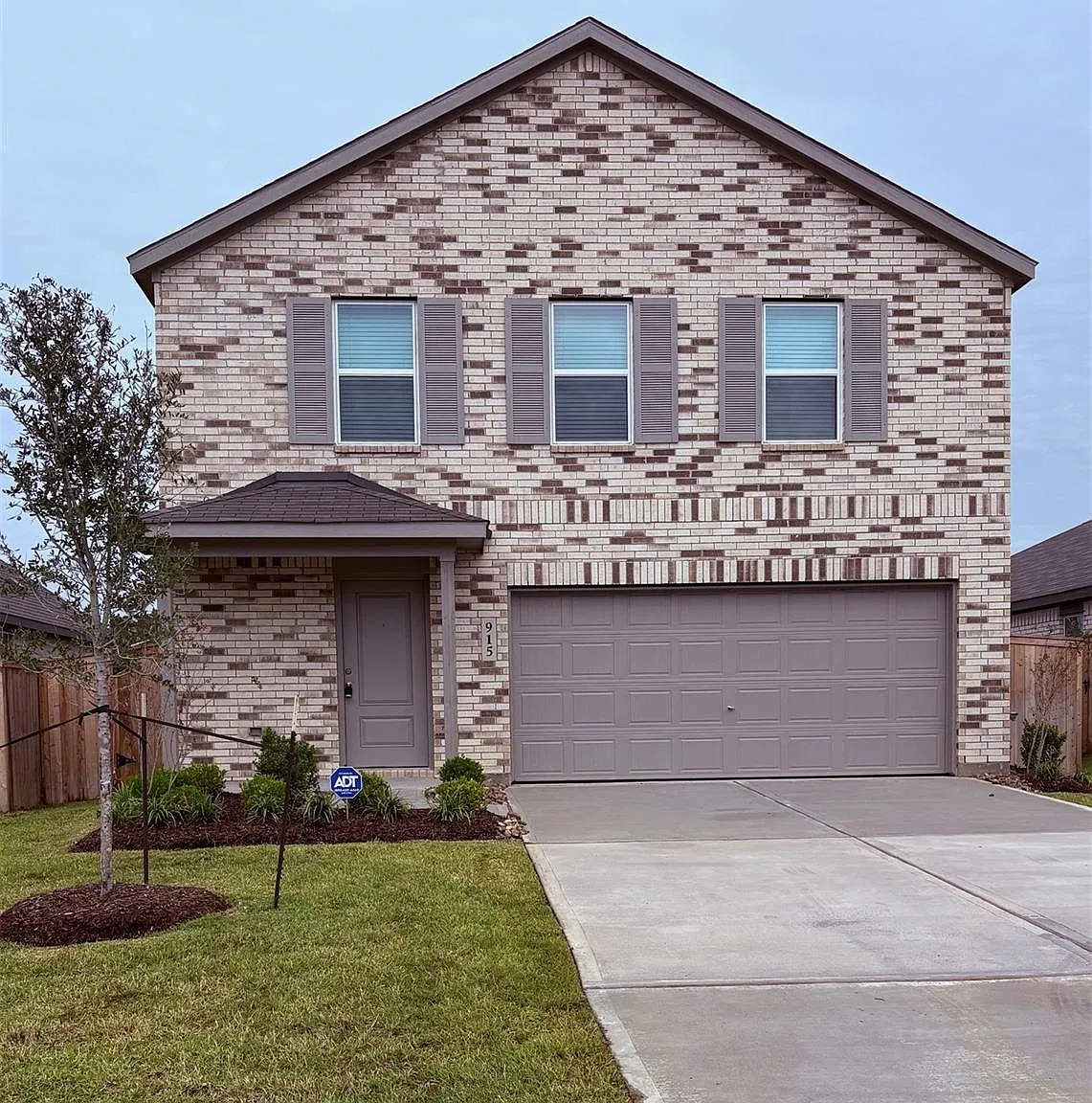 4 bed, 2.5 bath, 2039 sqft, $1,950 — Photo 1
