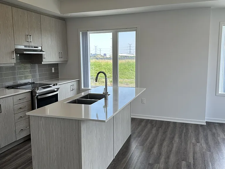 150 Honeycrisp Cres #269 — Photo 4