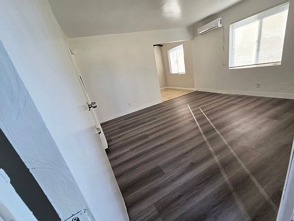 2nd image of 624 W Flora St #624