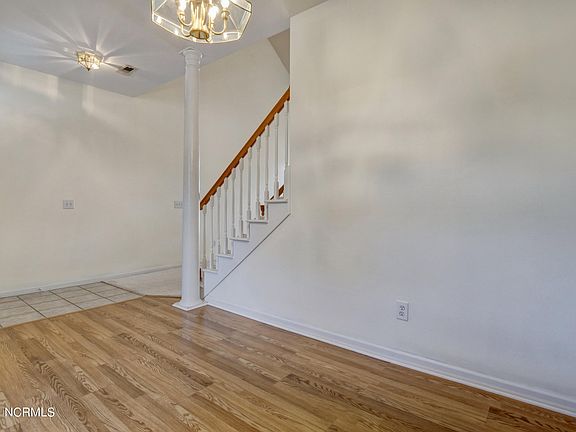 4th image of 3919 Mayfield Ct