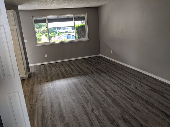 3rd image of 621 I St NE APT 5