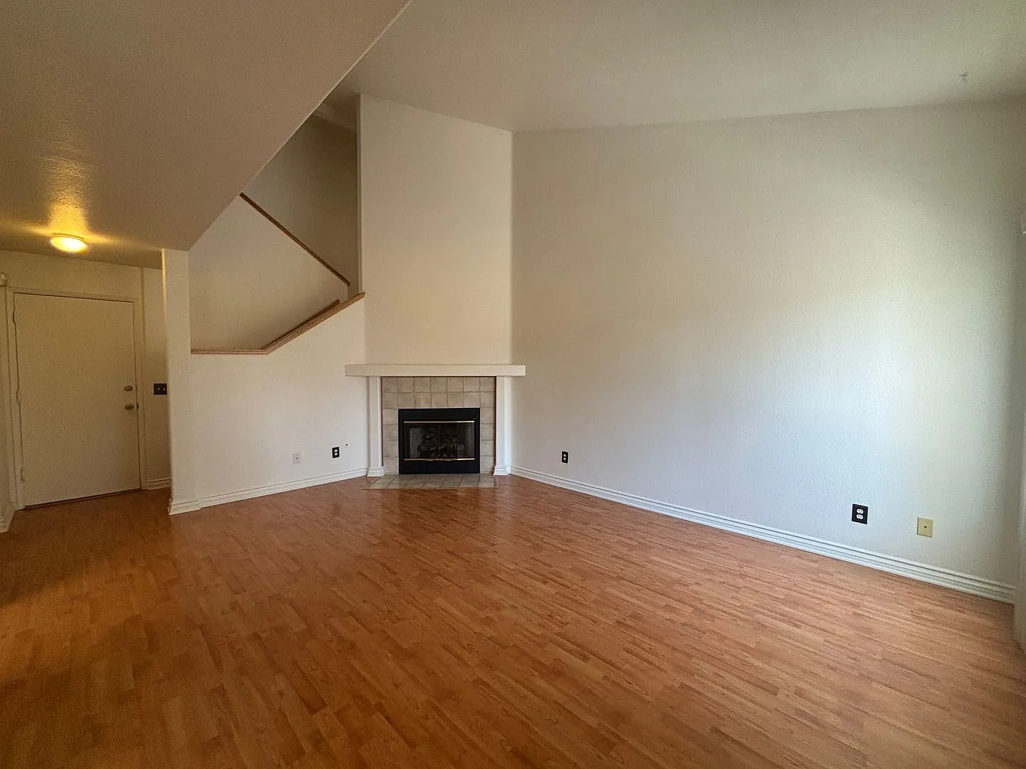 West Palmdale Townhouse — Photo 4