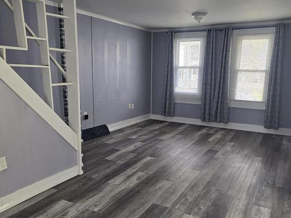 2nd image of 325 Ferdinand St