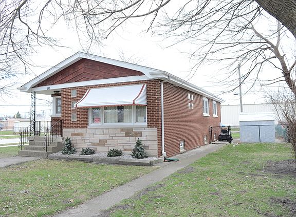 2nd image of 529 Greenbay Ave