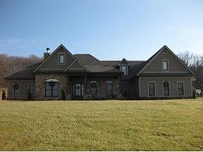 2nd image of 122 Burnt Hickory Ln