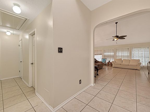 5th image of 8203 Paddington Place Dr