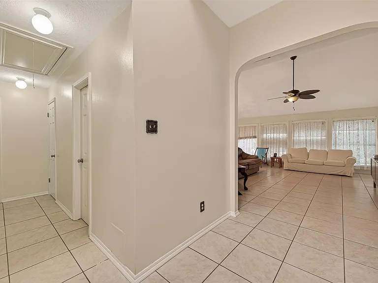 8203 Paddington Place Dr — Photo 5