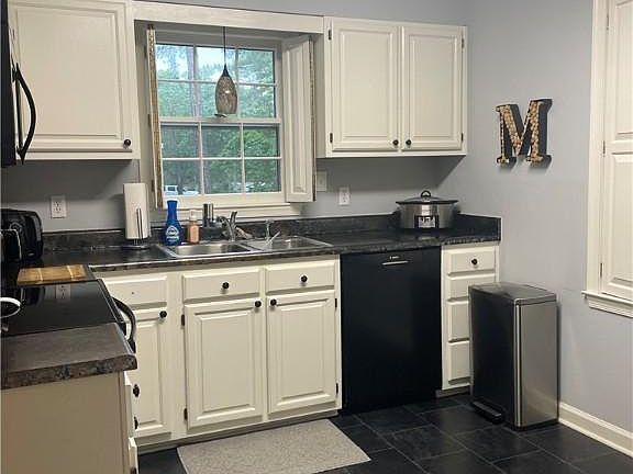 3rd image of 4826 Pinedale Blvd