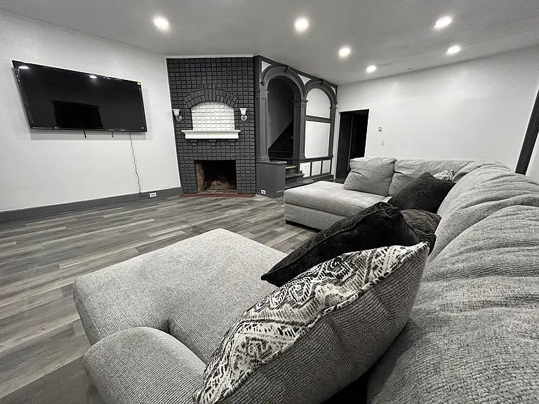 142 Oak St #R — Photo 15