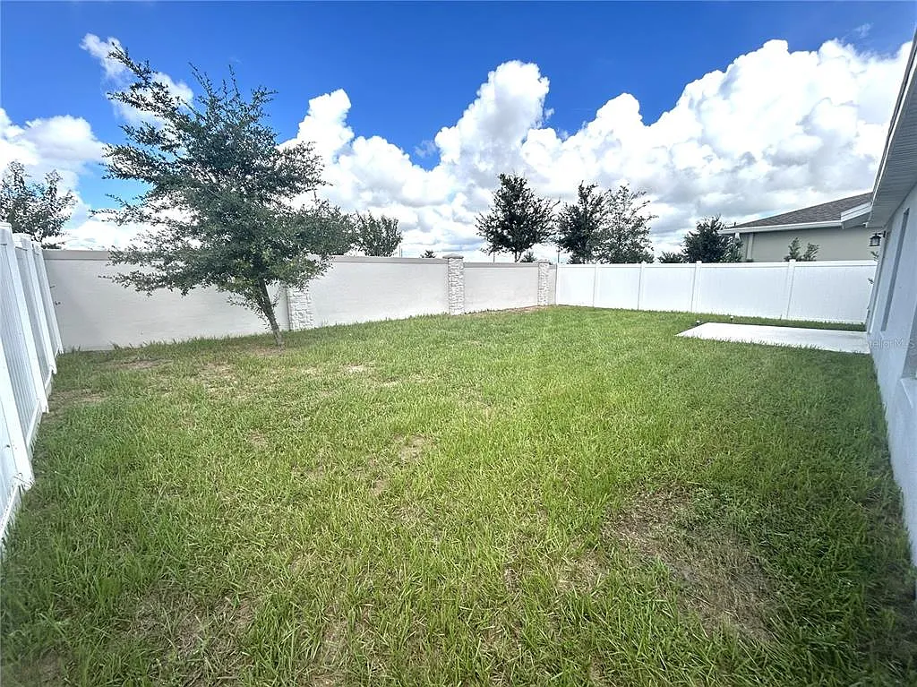 4 bed, 2.0 bath, 1821 sqft, $2,200 — Photo 4