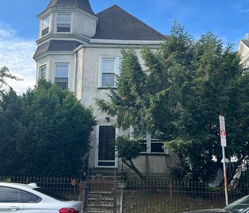 1st image of 2 Howell Pl #4
