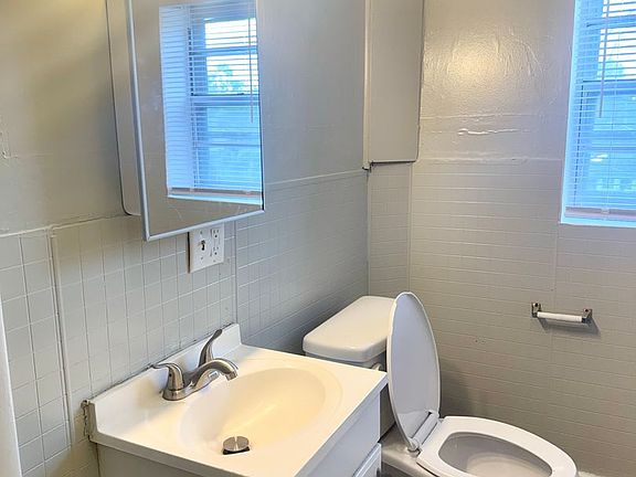 3rd image of 301 E Memorial Dr #301