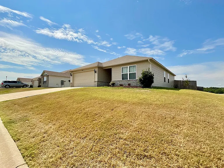 4401 Olympic Dr — Photo 29