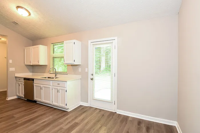 580 Tarragon Way SW — Photo 6