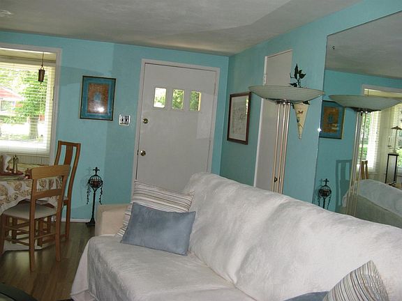 3rd image of 1203 E Lasalle Ave