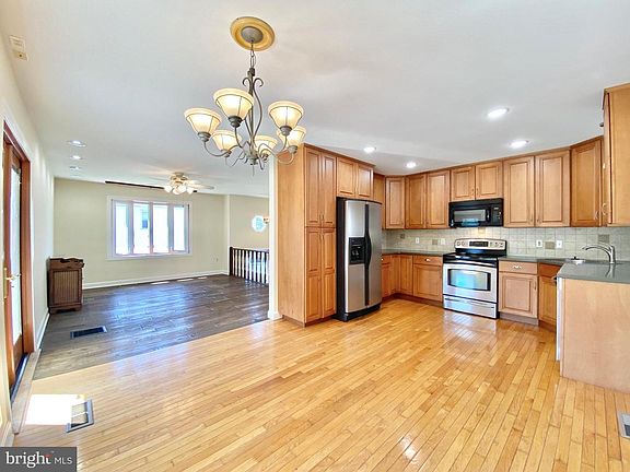 3rd image of 227 Elm Ave