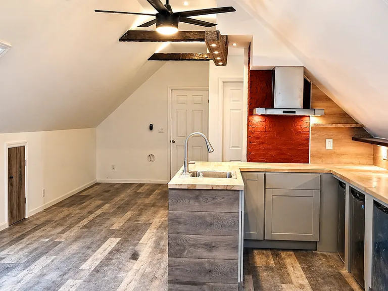 130 Chestnut St #3 — Photo 2