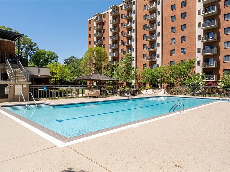 300 Johnson Ferry Rd #B915 — Photo 29