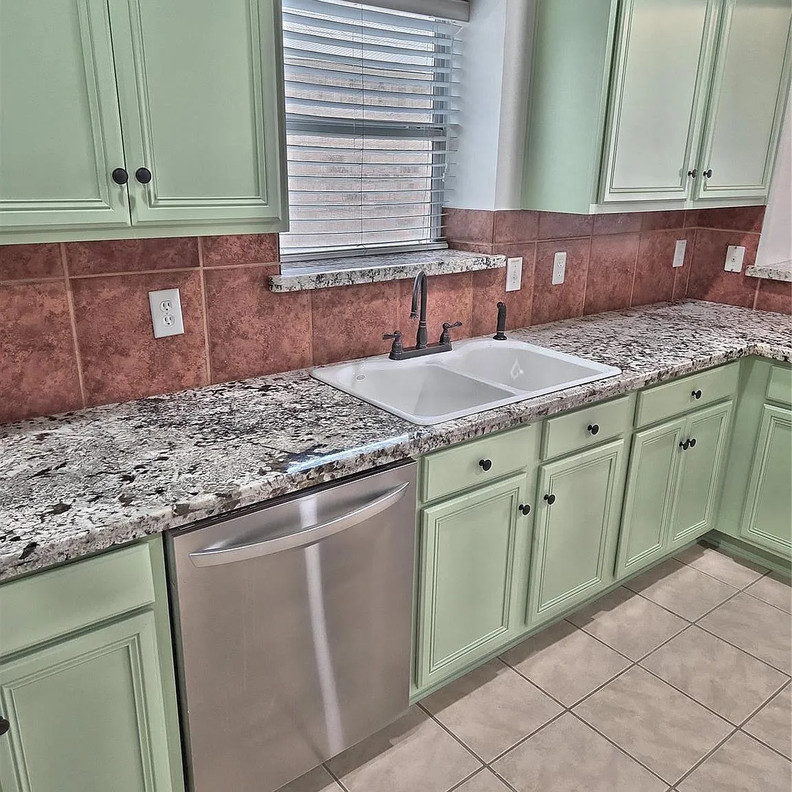 4 bed, 2.5 bath, 2993 sqft, $2,600 — Photo 4