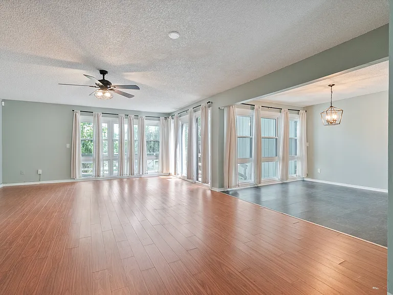 Living room / dining room
