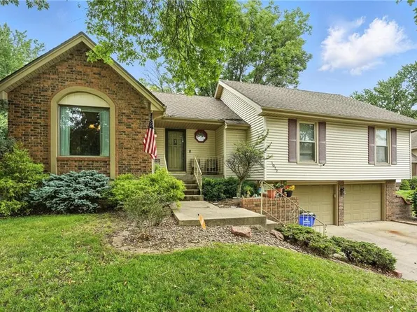 1022 SE 5th Ter, Lees Summit, MO 64063