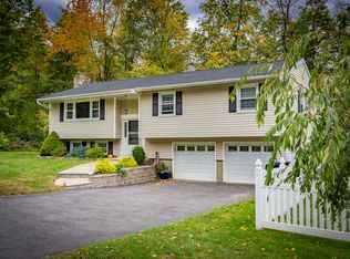 4 Emerald Ln, Mahopac, NY 10541
