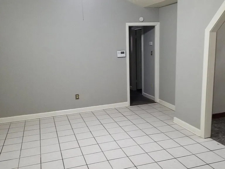 211 Cherry Hill Dr — Photo 2