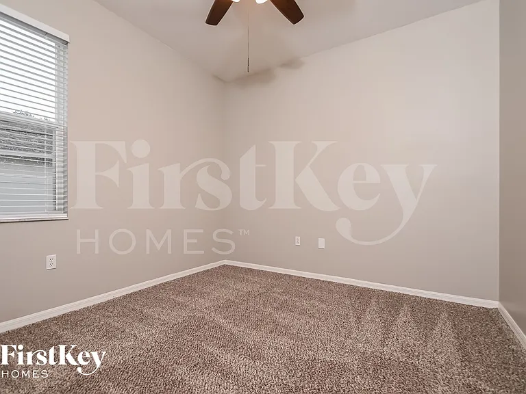 4527 Gentrice Dr — Photo 11