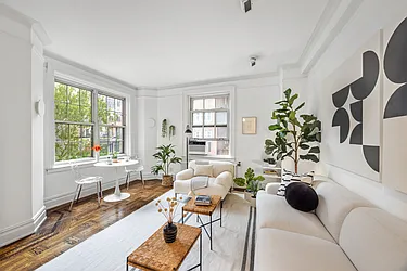 41 5th Avenue, #3F