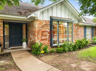712 Willow Creek Dr, Woodway, TX 76712