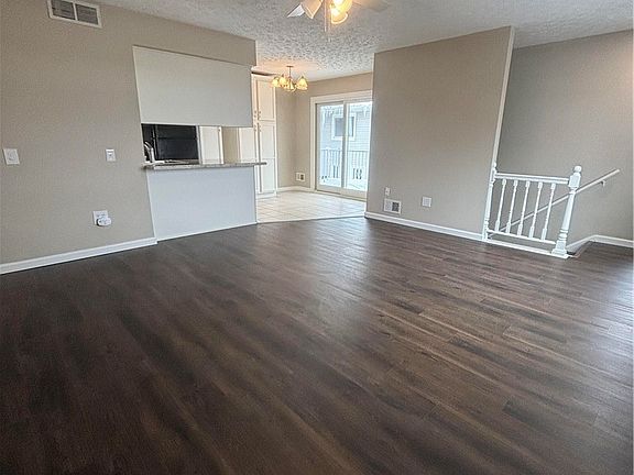 5th image of 972 Eastbrooke Ln