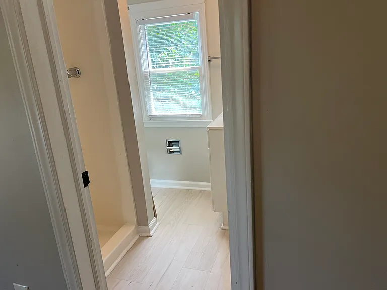 520 1/2 E Franklin St #UPSTAIRS — Photo 9