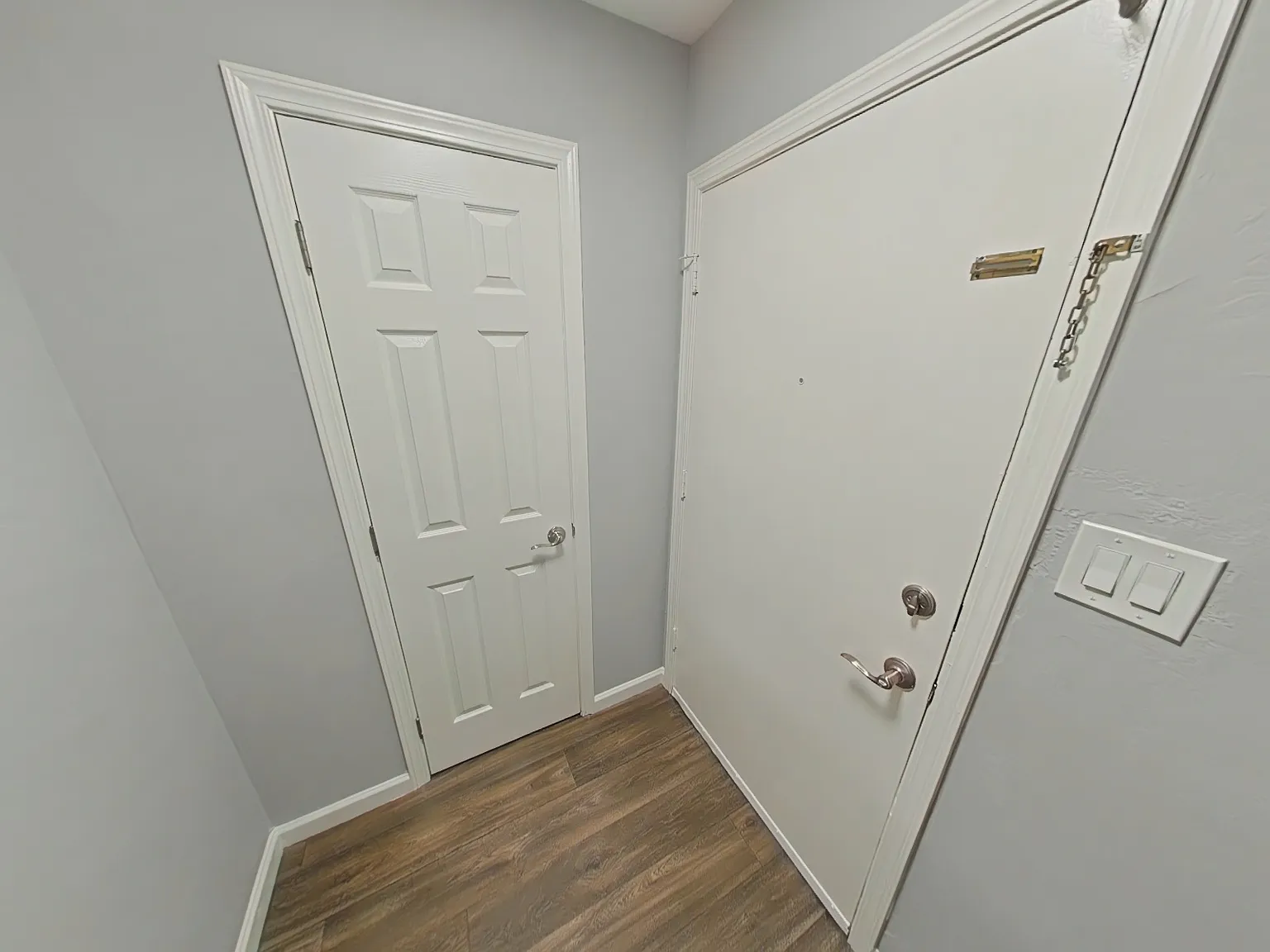 2 bed, 747 sqft, $3,295 — Photo 3