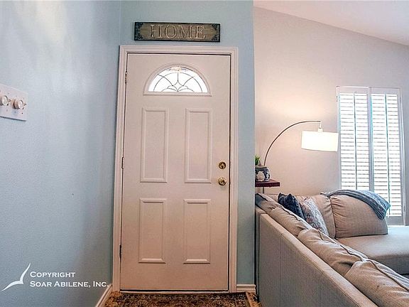 4th image of 2841 Brentwood Dr
