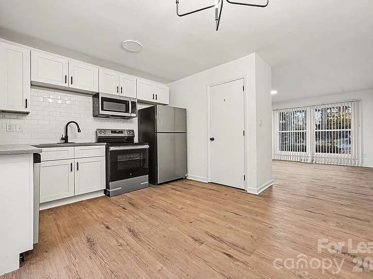 5003 Lakecrest Dr — Photo 10