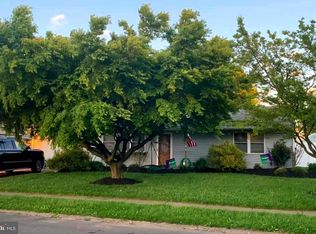 30 Spring Ln, Levittown, PA 19055