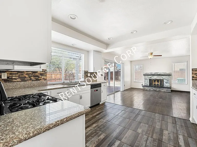 2145 W Avenue P8 — Photo 9