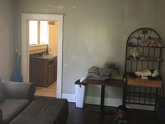5th image of 909 N Watkins St