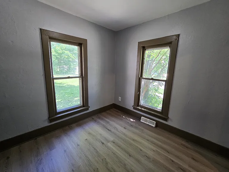 519 Adams St — Photo 14