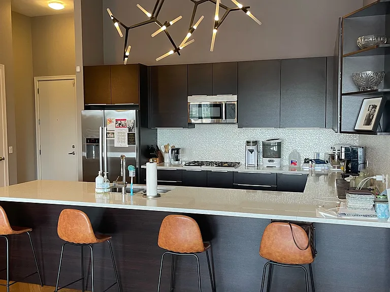 2410 W Bloomingdale Ave #4D — Photo 1