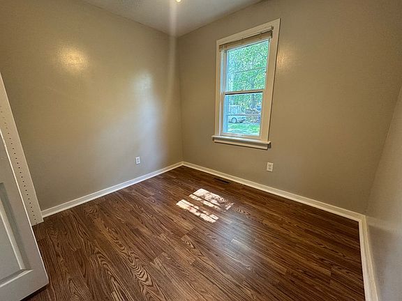 4th image of 13176 Wilton Ave