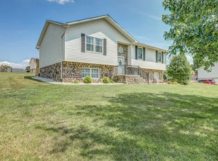 2015 Chesapeake Dr, Mount Carmel, TN 37645